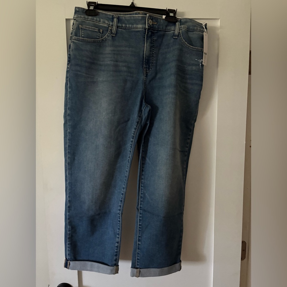 Chico’s So Slimming Girlfriend Slim Leg Crop